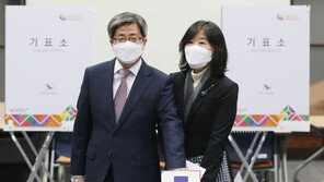 김명수 “선거는 민주주의 완성절차”…선관위원장 책임론엔 ”다음에”