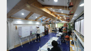 “사전투표 했는데 신분증 내밀자 또 투표용지 줬다”…투표관리 논란