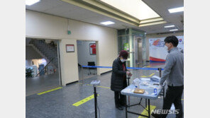 한산했던 하남 투표소…맞은편 쇼핑몰엔 인파 북적