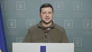 우크라 대통령 “러 마리우폴 산부인과 폭격, 대량학살 증거”