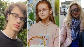 “내가 미안해”…우크라 가장, 러시아 포격에 사망한 가족들 애도