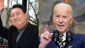 바이든, 尹 당선인에 “긴밀한 협력 고대…백악관 방문해달라”