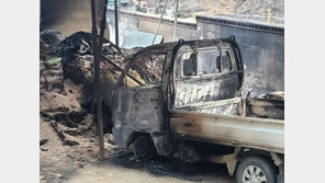[르포] 울진마을 폭격 맞은듯 매캐한 연기만…집은 폭삭 농기구 고철로