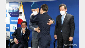 5년만에 정권 내준 민주, 결국 비대위로…‘원팀 수습’이 관건