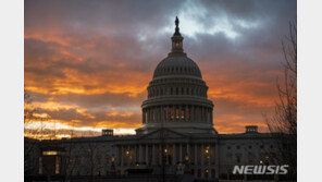美 러 원유 수입 금지 법안, 상원 통과 지연될 듯