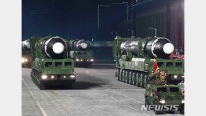 北, 화성-17형 ICBM 정체 가리려 MRBM 궤적 흉내 냈나