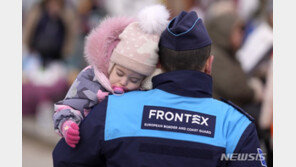 전쟁통에 위탁 아이들과 피란 간 우크라 여성들…정작 “친딸과는 헤어져”