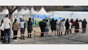 정부 “코로나 확진자도 일반병실서 치료…일반 의료체계 전환”