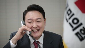 尹, 한반도 4강외교 시동…美·中 대사 만나고 日총리와 통화