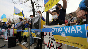 “한국 도움 필요, 전쟁 반대”…재한 러시아·우크라인 주말집회