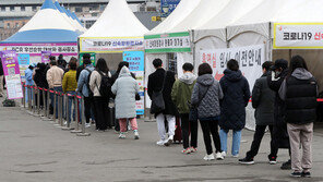 오후 9시 35만3134명 확진…휴일도 예외없이 ‘확산세’