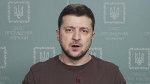 젤렌스키 “국제사회 지원 계속돼야…악의 공격 한 국가에 그치지 않아”