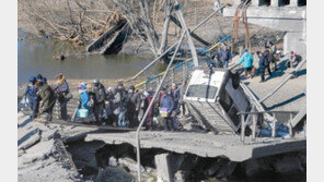 러, 키이우 24km앞 진격 ‘시가전’… 폴란드 접경 서부에 미사일 공격