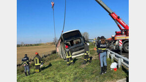 우크라 피란민 버스 전복 사고…32살 女 사망