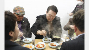 尹 첫 민생행보는 남대문시장…“여러분이 어려우면 나라전체 어려워”