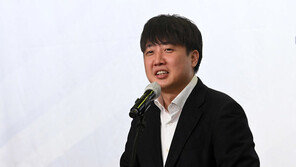 이준석 “당원 3배 증가”…윤호중 “최근 10만 명 입당”