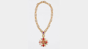 [단독]文대통령, 무궁화대훈장 ‘셀프수여’ 준비