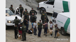 미국에도 러 망명자 ‘러시’- 피말리는 이민국 심사