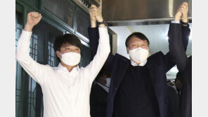 진중권 “윤석열-이준석과 함께 아프간으로 가자”…여성정책 조롱