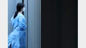 확진 의료진 격리 기간은 고작 3일?…“우리도 똑같은 사람이다”