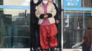 망치 습격 유튜버, 송영길에 “분단은 비극”…구속송치