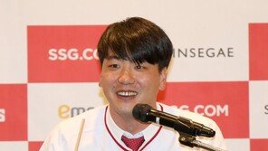 김광현, 올해 연봉 81억 화려한 입단…“목표는 하나, 우승”