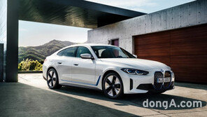 삼성SDI, 국내 출시 앞둔 전기차 ‘BMW i4’ 직접 공개… “우리 프라이맥스 배터리 씁니다”