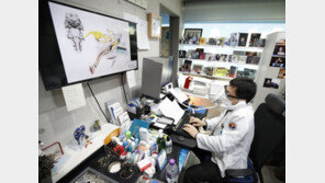 확진 통보까지 떠맡은 동네병원…약국은 감기약 품절 대란