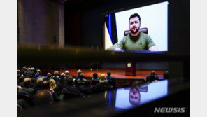 젤렌스키 “매일 진주만·911 겪는 중”…美의회 화상 연설