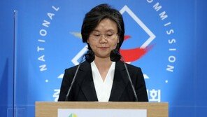 노정희 선관위원장, 거취 표명 요구에 ‘묵묵부답’