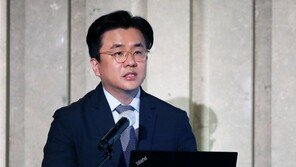 이재갑 “아직 정점 아닌데 방역완화? 이런 나라 없어”