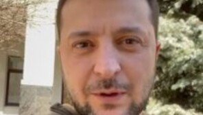 우크라 대통령 항복선언 가짜 영상 나돌아…페북 삭제 조치