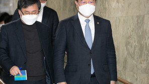 ‘사퇴 압박’ 윤호중, 거취 결정 임박…새 원내대표가 키 잡나