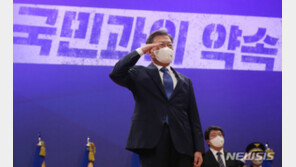 文대통령 “경찰의 중단없는 개혁 뒷받침…정부 노력 계속될 것”