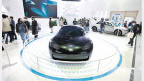 전기차 엑스포에 발길 북적