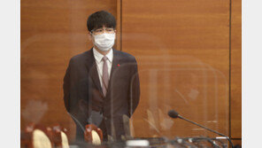 탁현민 “靑 안 쓸거면 우리가…” 국민의힘 “자중하라”