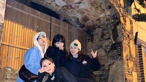 2NE1, 완전체 회동…박봄 생일에 우정 뿜뿜