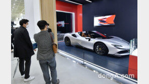 BMW i4부터 1000마력 허머EV·페라리까지… 모터쇼 넘보는 ‘인터배터리 2022’ 개막