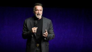 슈워제네거, 푸틴에 “당신 야망에 젊은이 희생…전쟁 멈춰라” 호소