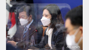 박지현 “이 아저씨들 멱살 잡아야 하나”…與 안희정 부친상 조문 비판