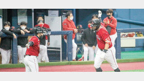 SSG의 새 외국인 타자 크론, 투런포 폭발