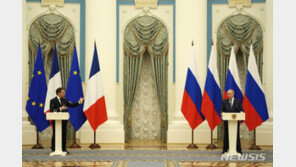 푸틴 “러시아군, 우크라이나서 민간인 생명 보호에 최선”…佛러 정상통화