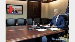 바이든, 시진핑에 ‘러 지원’ 결과 경고…대만해협도 거론