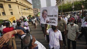 中일대일로 부채 늪에 결국 쓰러진 스리랑카