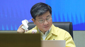 중대본 “확진자 나흘째 감소…오미크론 정점 지나는 중”