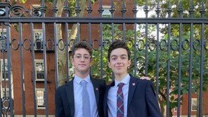 거실 소파라도…빈방과 음식…“우크라 난민에 피난처를” 전세계 시민들 온정