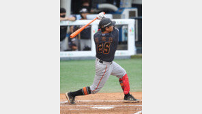 수베로 한화 감독 “김태연, 정규시즌서 외야로…내야도 배제 안 해”