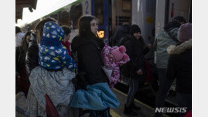 우크라 난민 1000만명 넘어… 주변국 “수용 한계” 