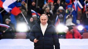 푸틴 “친구·친척 잃은 슬픔 공유”…中 여객기 추락 애도