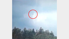 “항공기 시속 566km 수직추락 이례적… 조종사 통제력 잃은듯” 